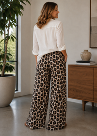Pantalón Ancho , estampado leopardo